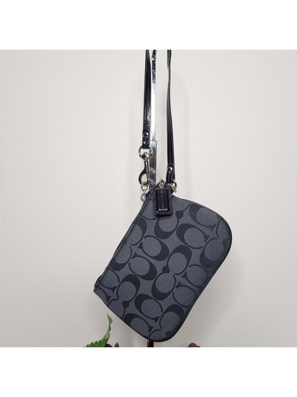 Coach Signature Corner Zip Wristlet With Black Jacquard Fabric Graphics - Picture 2 of 6